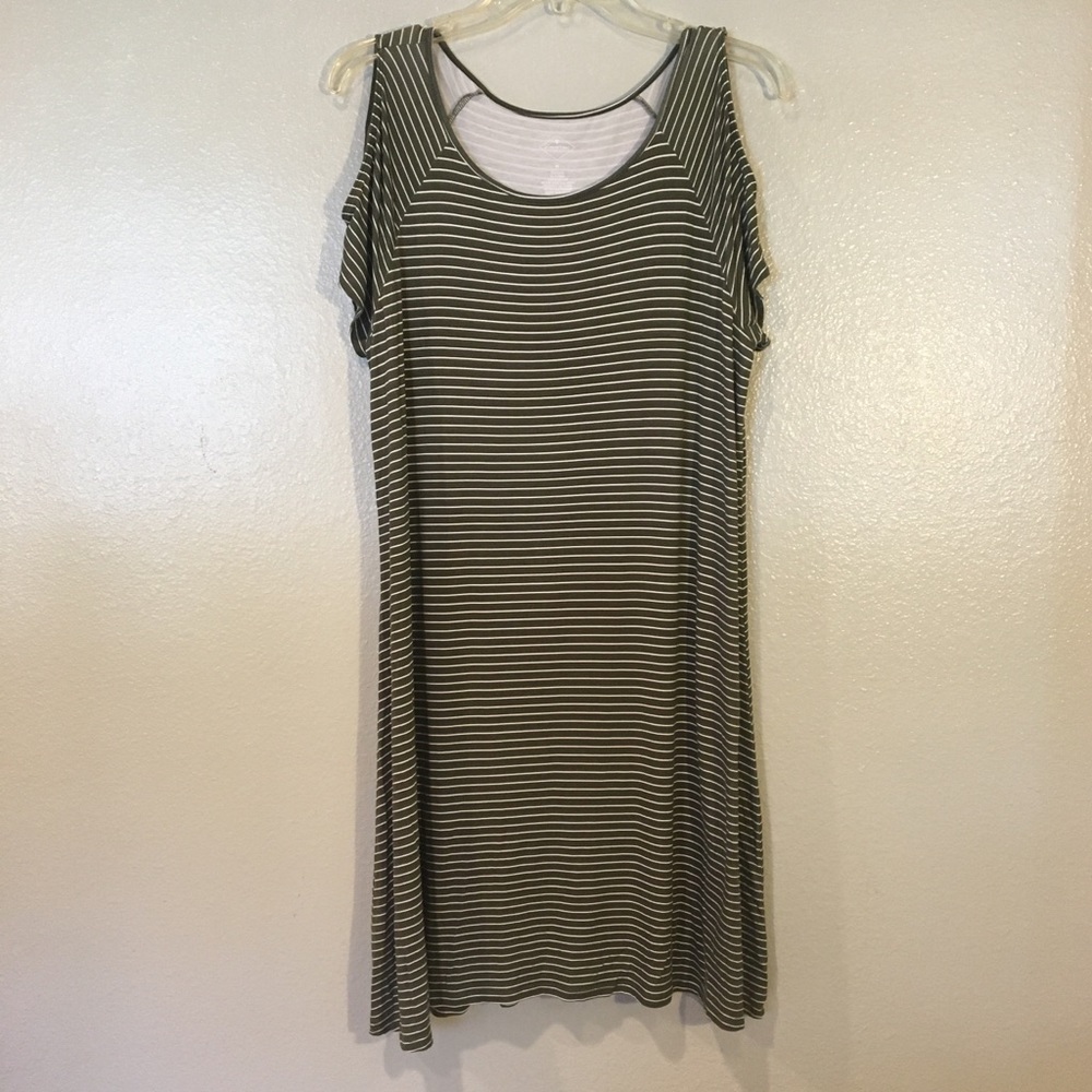 🌷4/$15 St. John’s Bay Green Midi Dress Size M